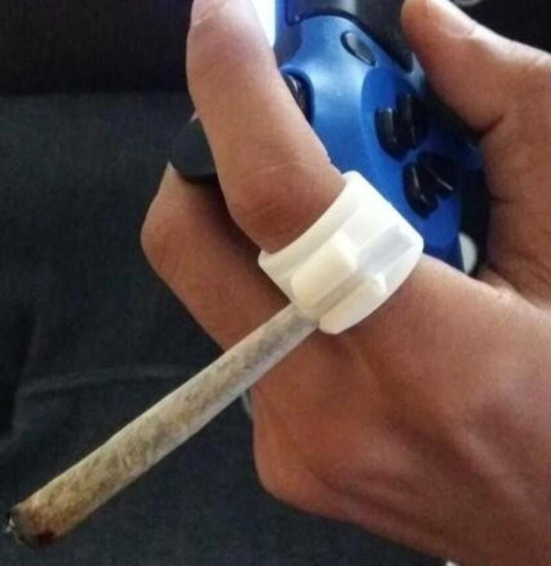 Video Gamer Joint Holding Ring